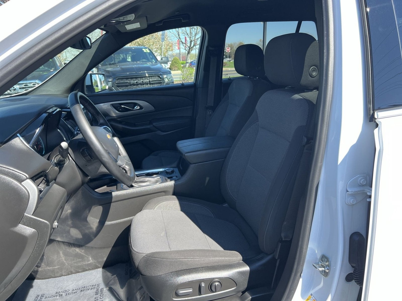 2023 Chevrolet Traverse LT