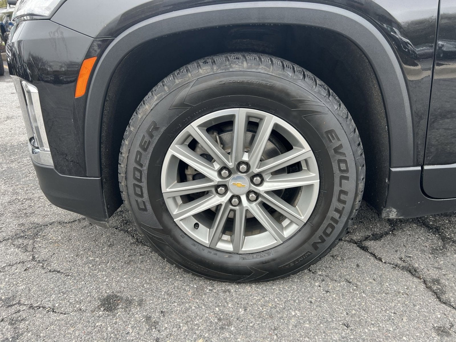 2023 Chevrolet Traverse LT Leather