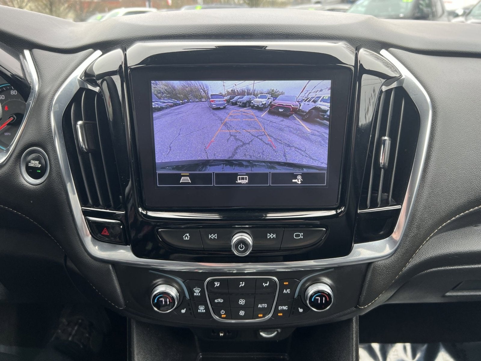 2023 Chevrolet Traverse LT Leather