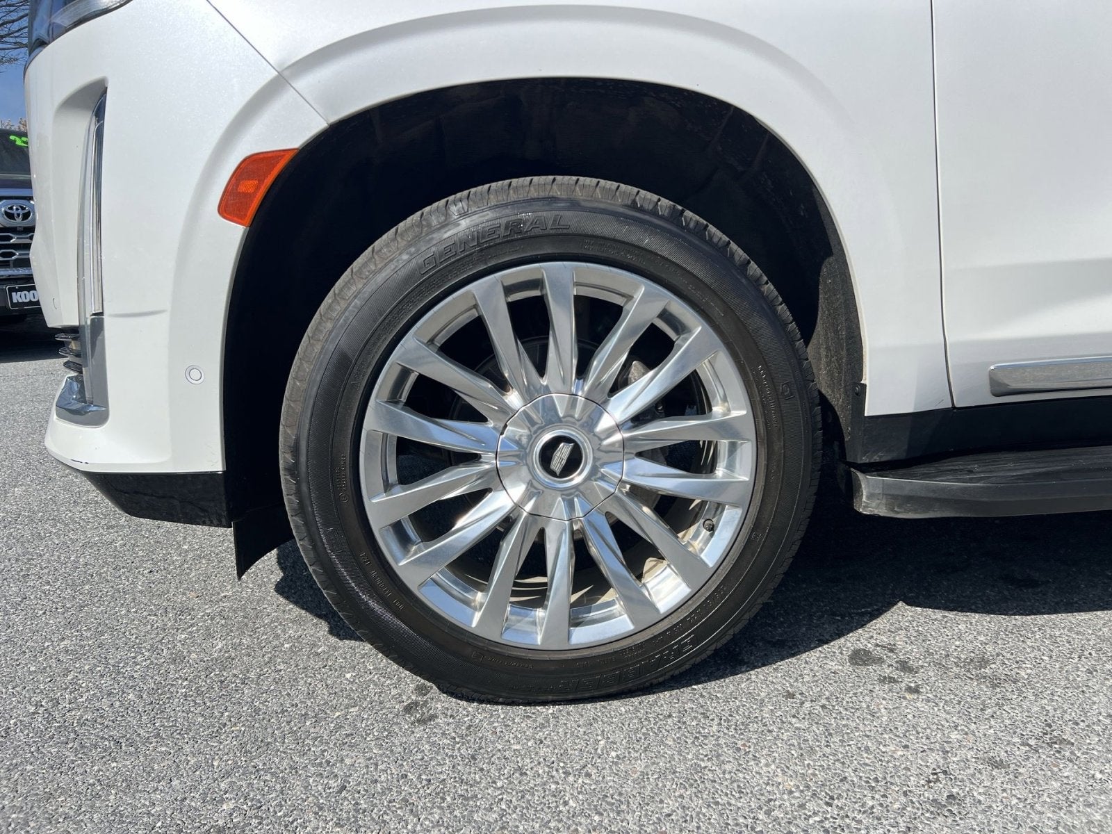 2023 Cadillac Escalade ESV Premium