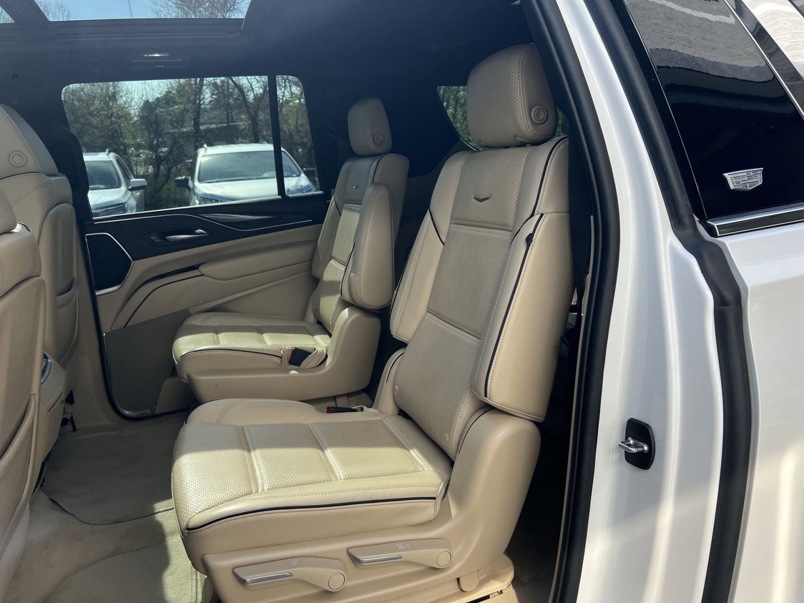 2023 Cadillac Escalade ESV Premium