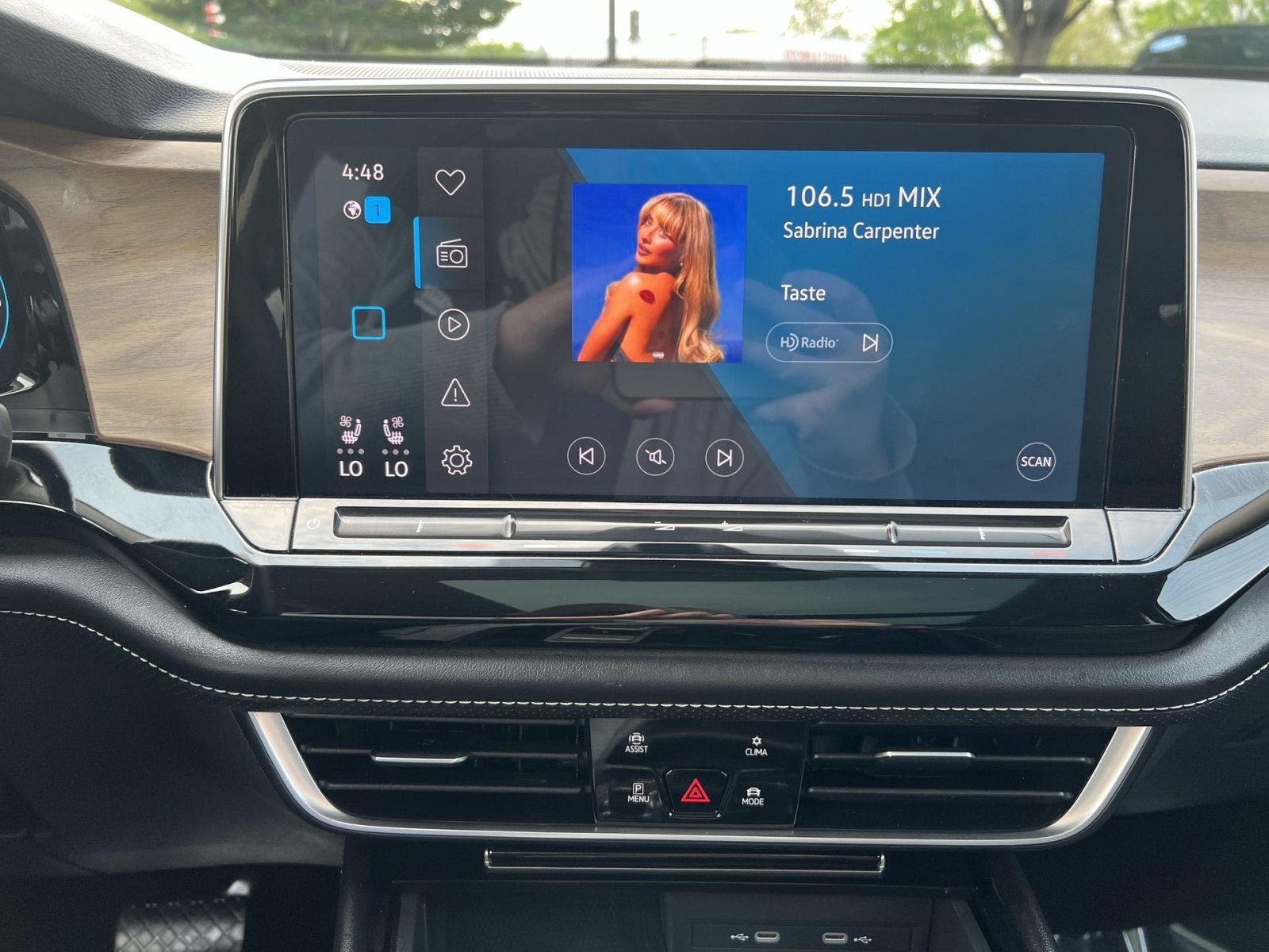 2024 Volkswagen Atlas 2.0T SE w/Technology
