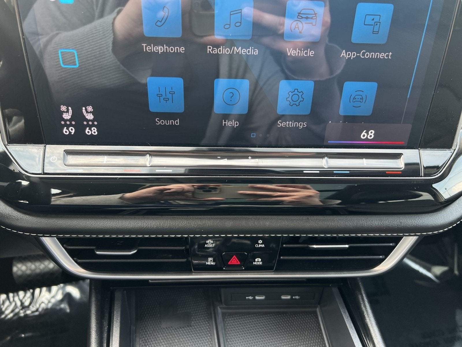 2024 Volkswagen Atlas 2.0T SE w/Technology