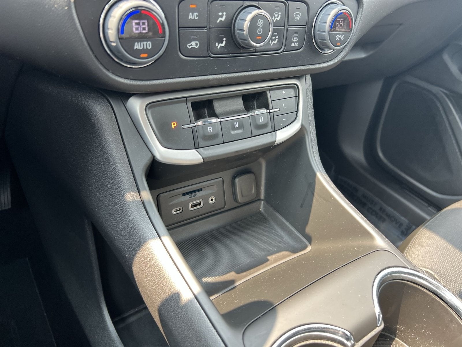 2023 GMC Terrain SLT