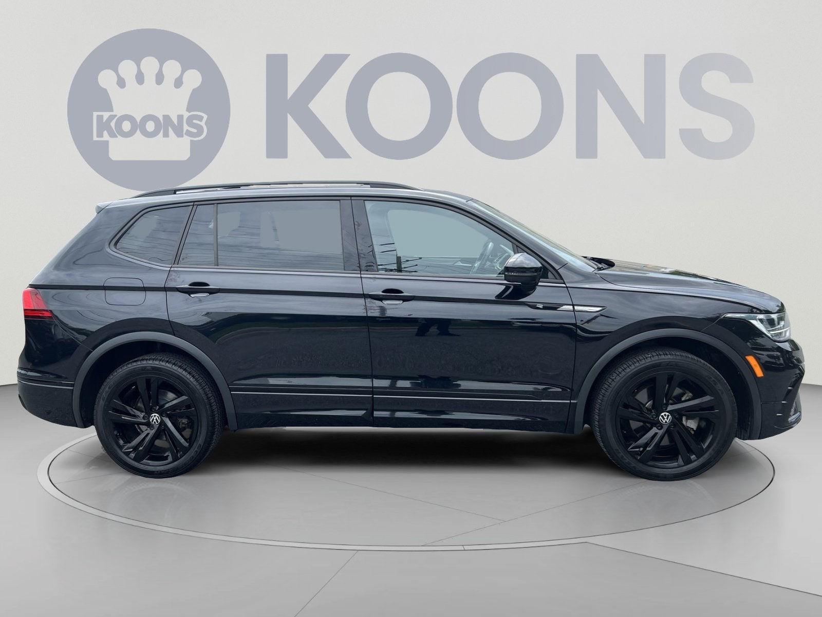 2023 Volkswagen Tiguan 2.0T SE R-Line Black