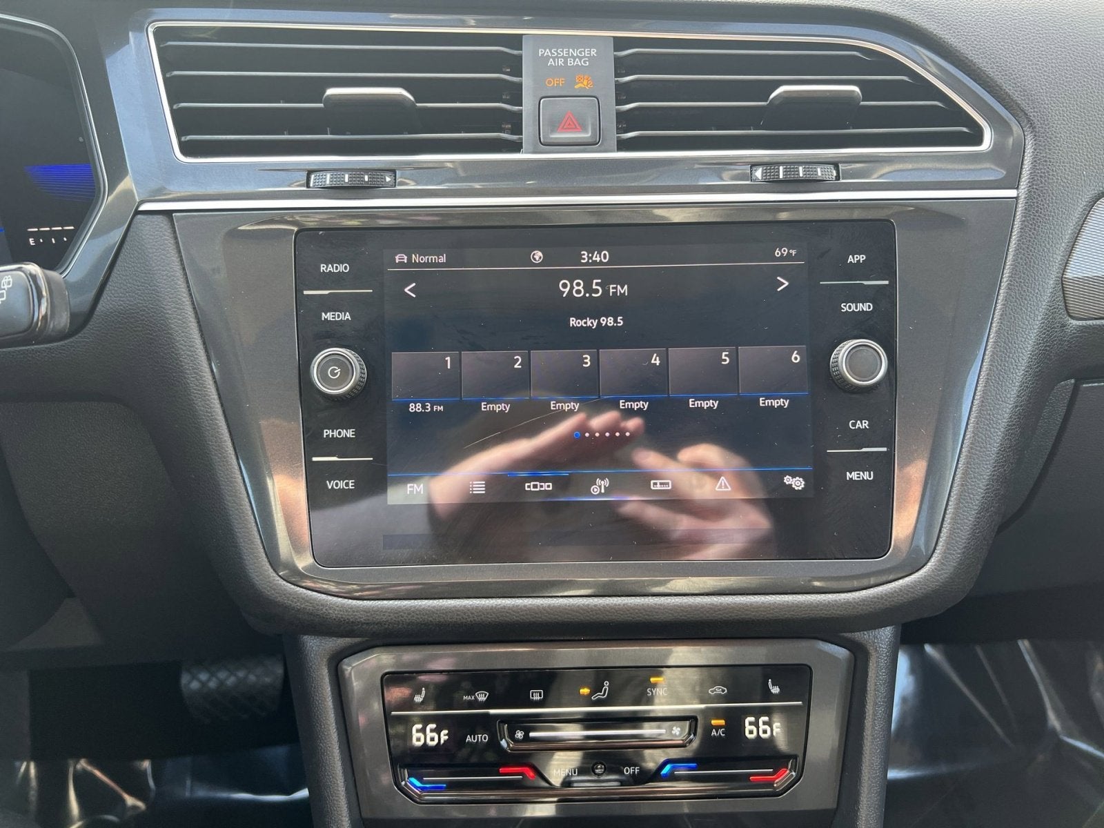 2023 Volkswagen Tiguan 2.0T SE