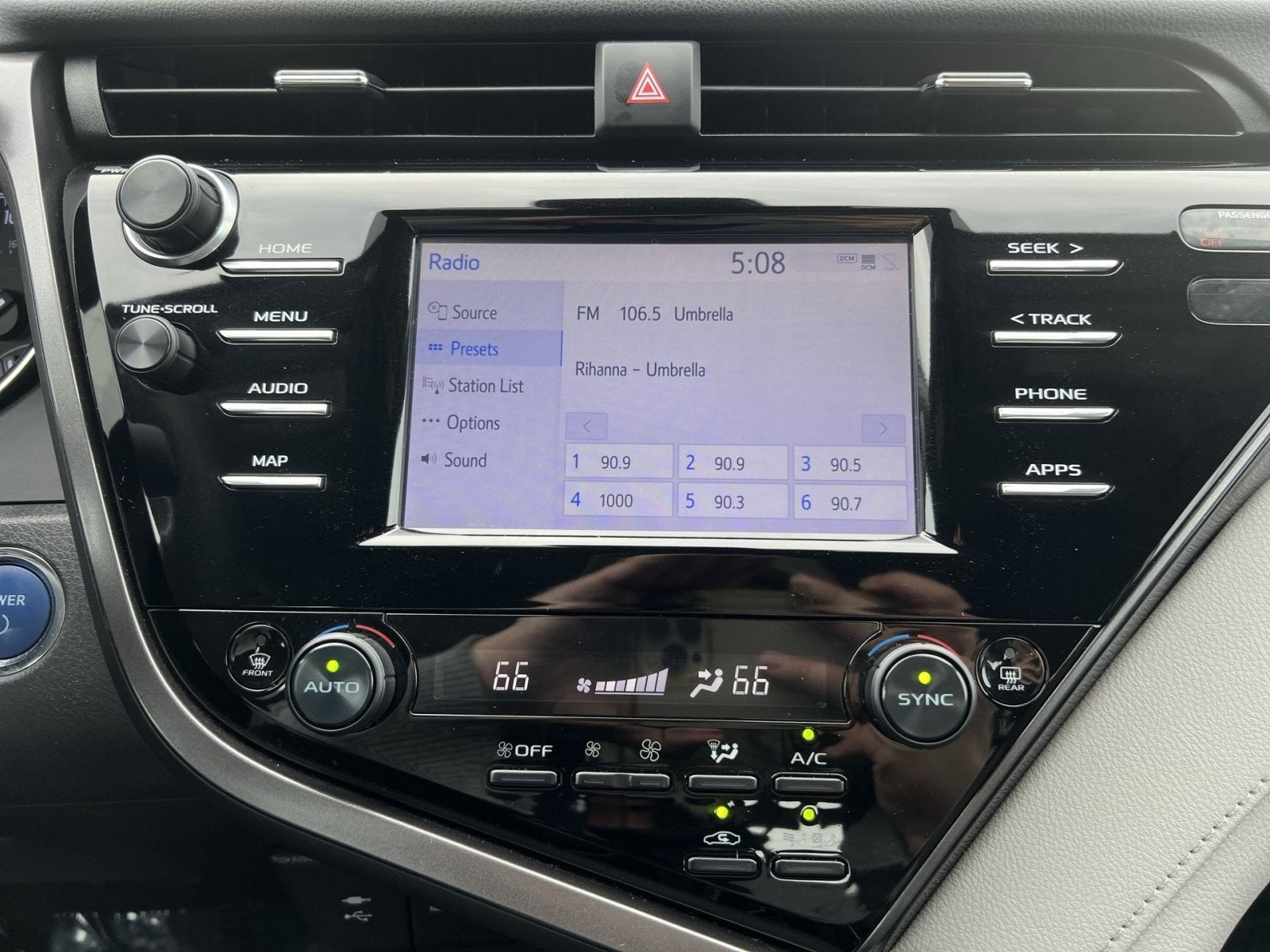 2019 Toyota Camry Hybrid LE