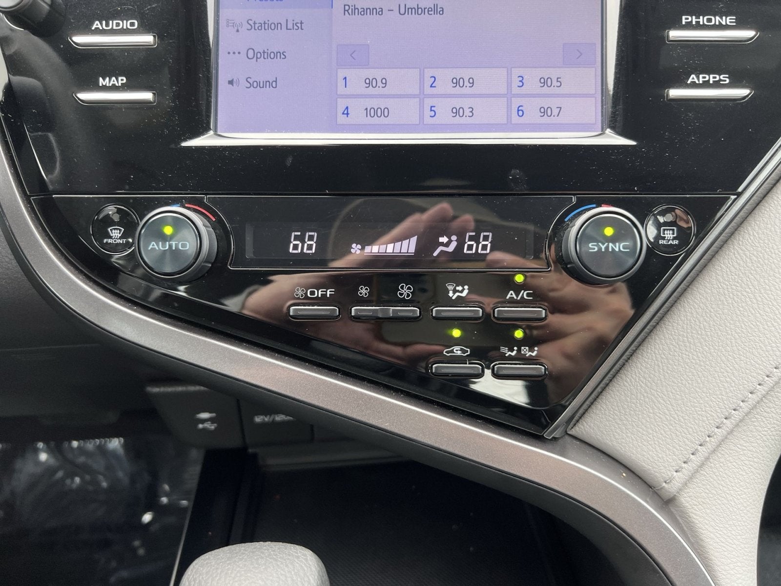2019 Toyota Camry Hybrid LE