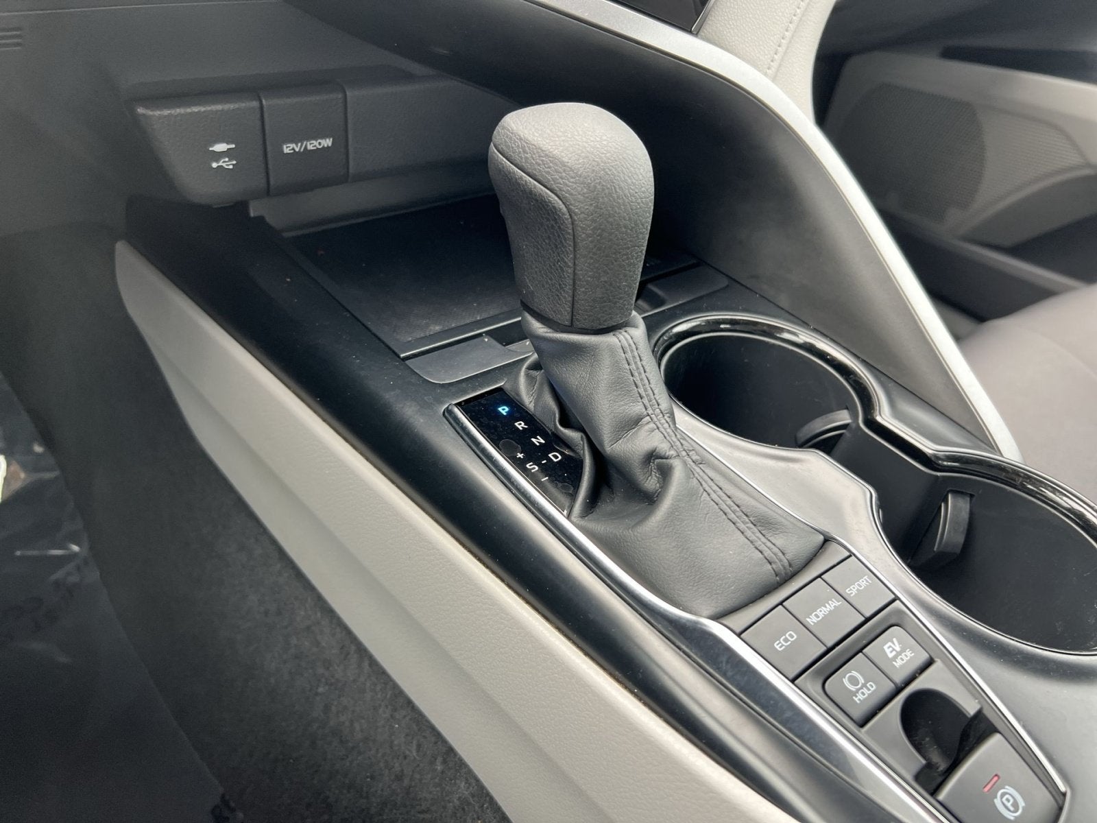 2019 Toyota Camry Hybrid LE