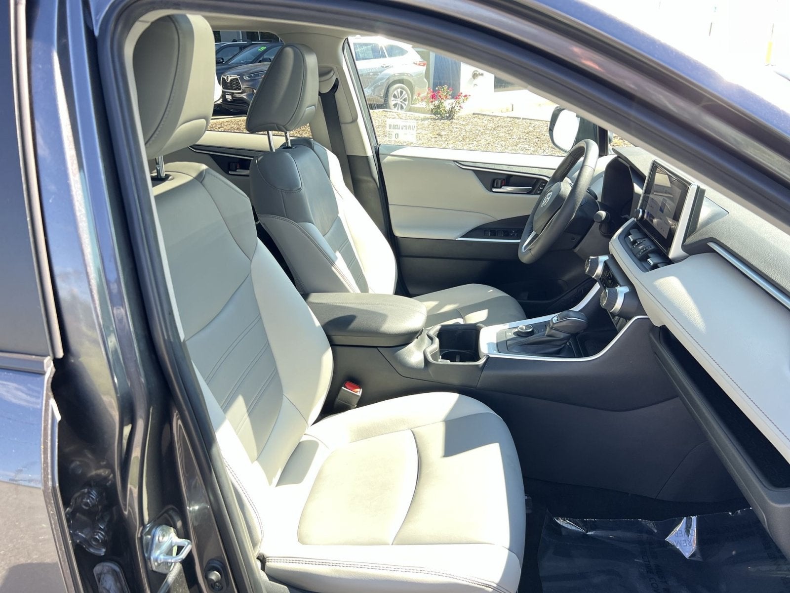 2023 Toyota RAV4 Hybrid XLE Premium