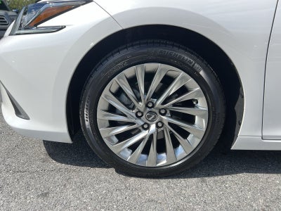 2022 Lexus ES 300h Luxury