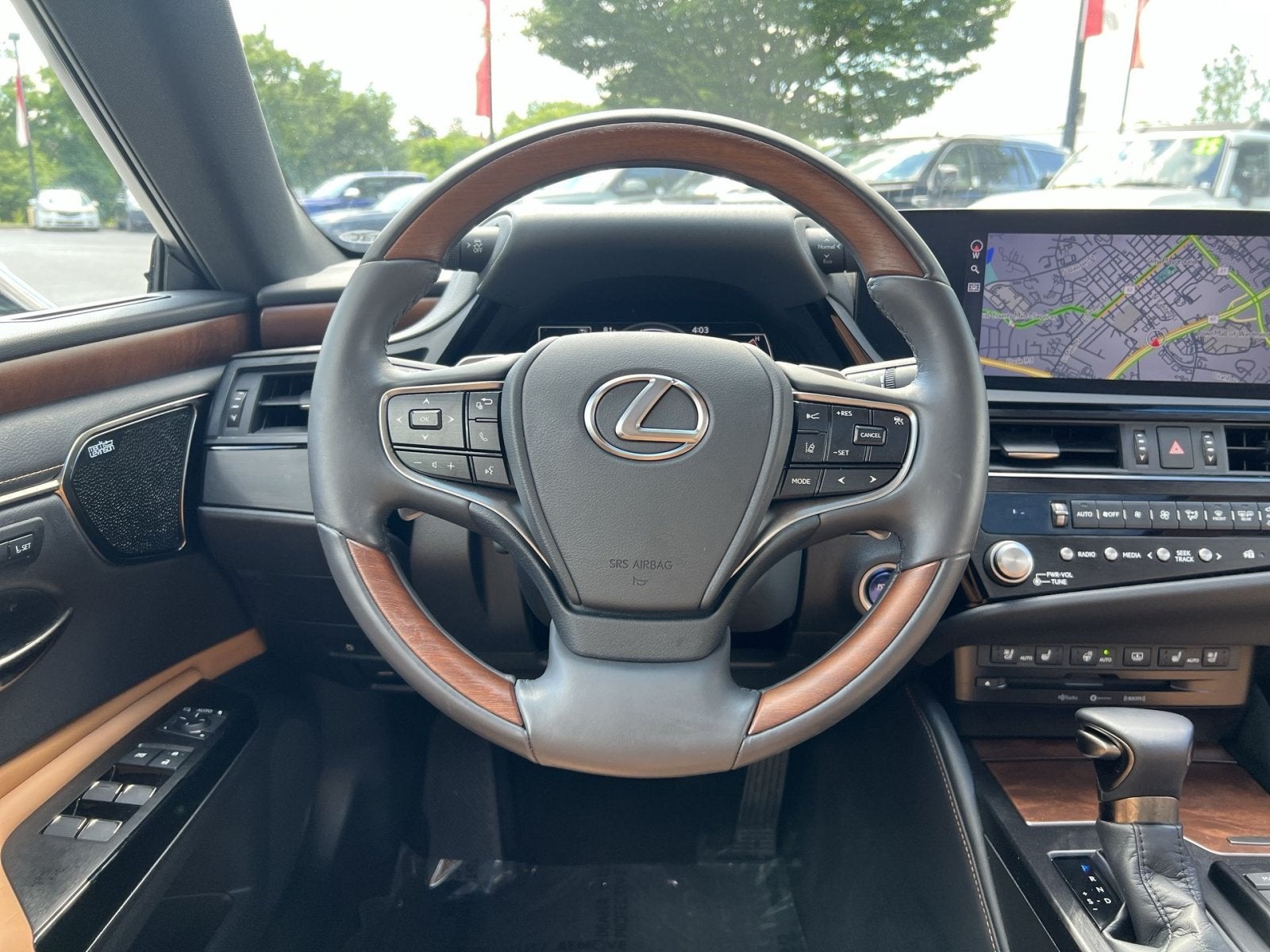 2022 Lexus ES 300h Luxury