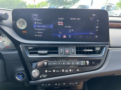 2022 Lexus ES 300h Luxury