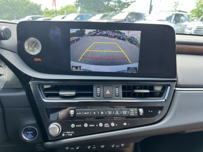 2022 Lexus ES 300h Luxury