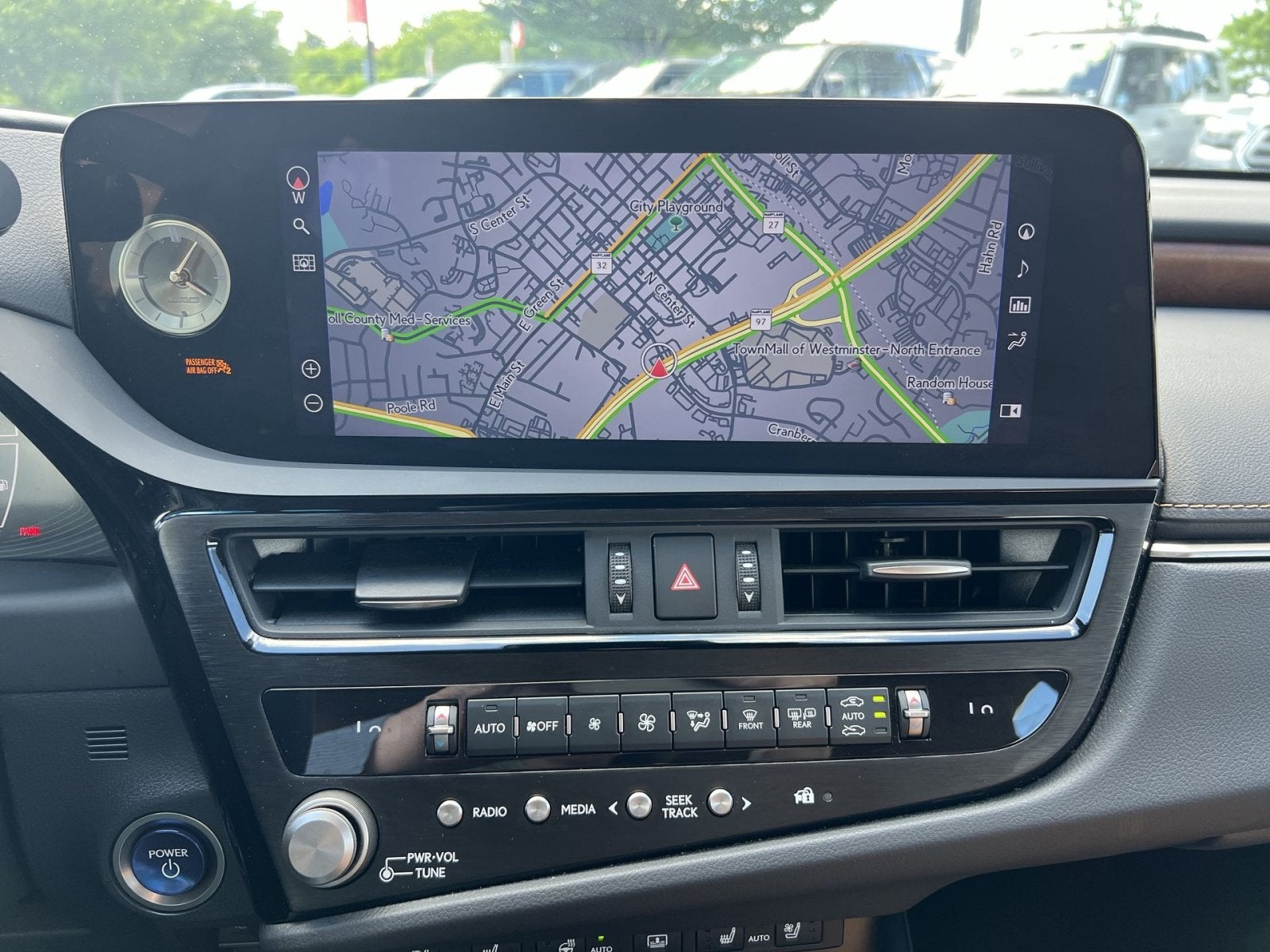 2022 Lexus ES 300h Luxury