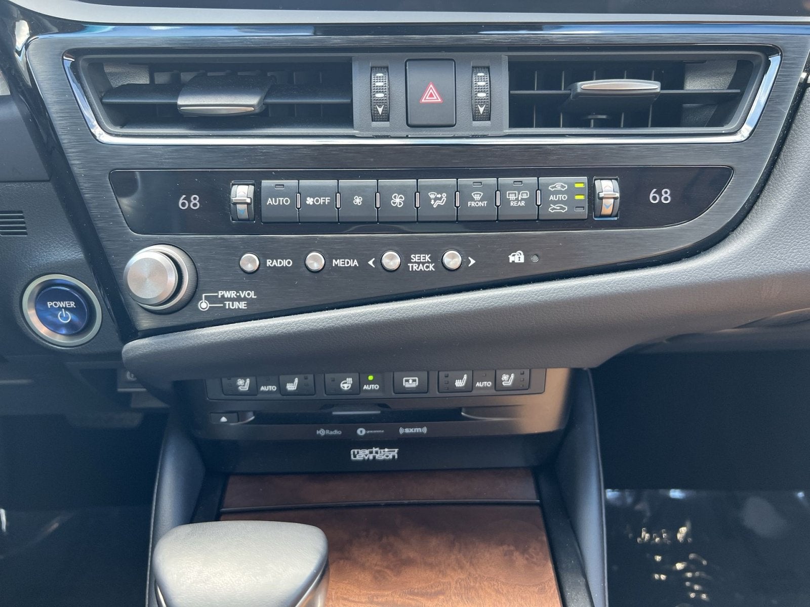 2022 Lexus ES 300h Luxury