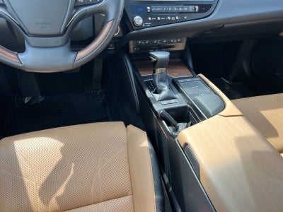 2022 Lexus ES 300h Luxury