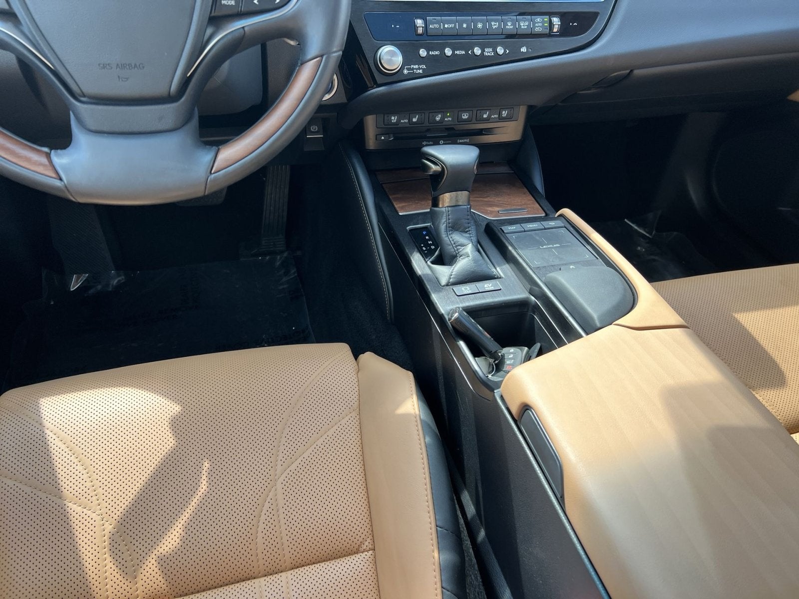 2022 Lexus ES 300h Luxury