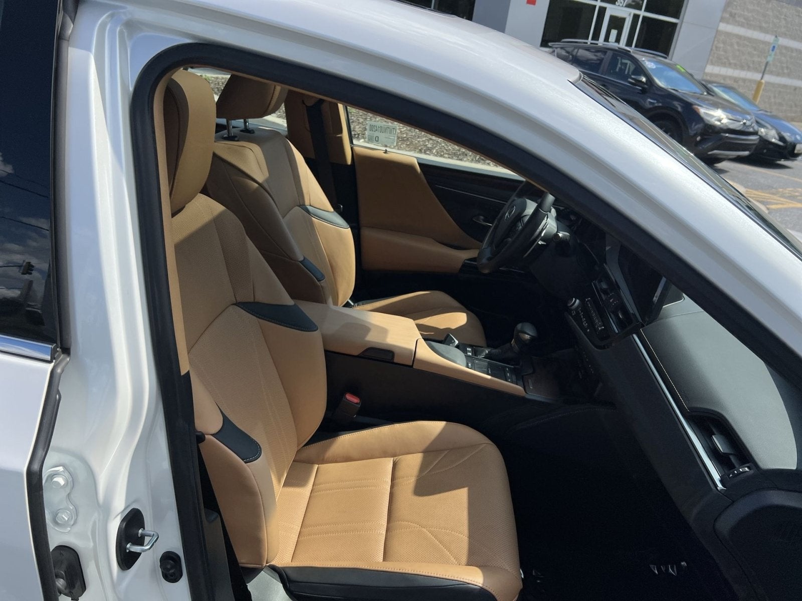 2022 Lexus ES 300h Luxury