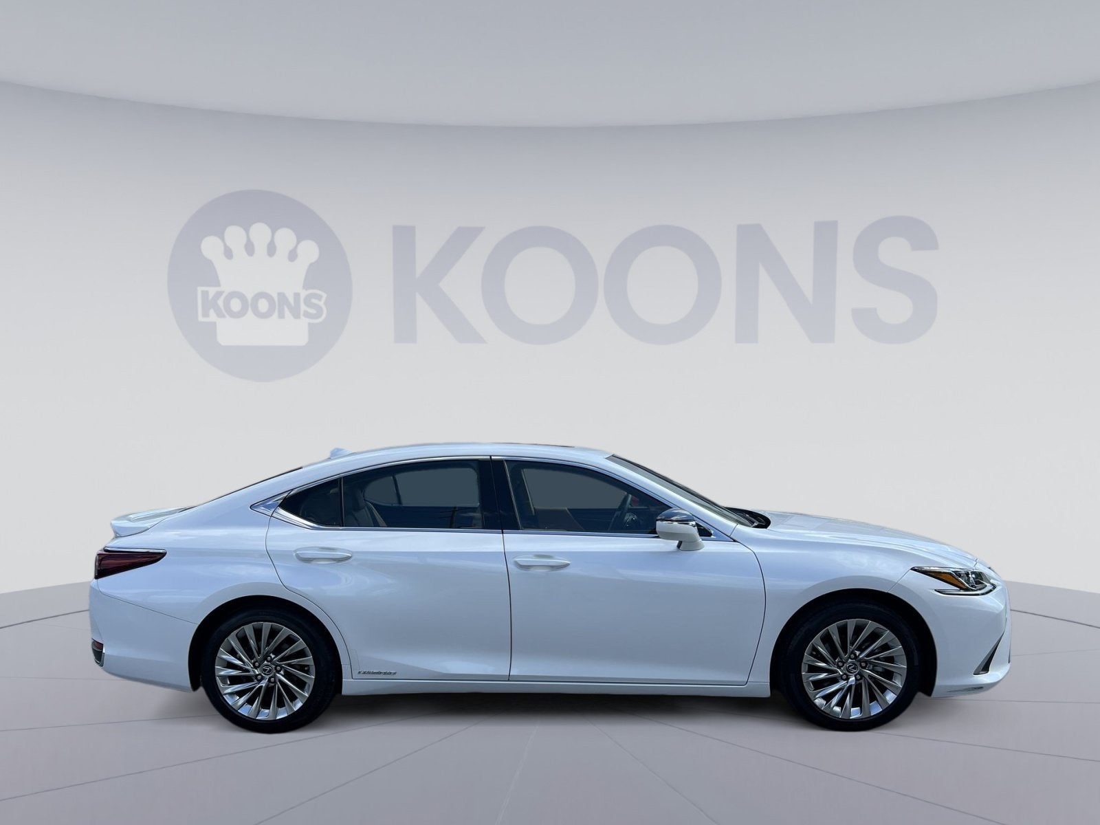 2022 Lexus ES 300h Luxury