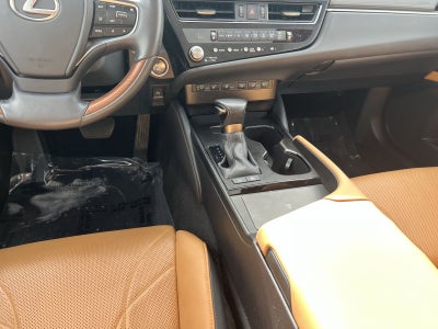 2024 Lexus ES 300h Ultra Luxury