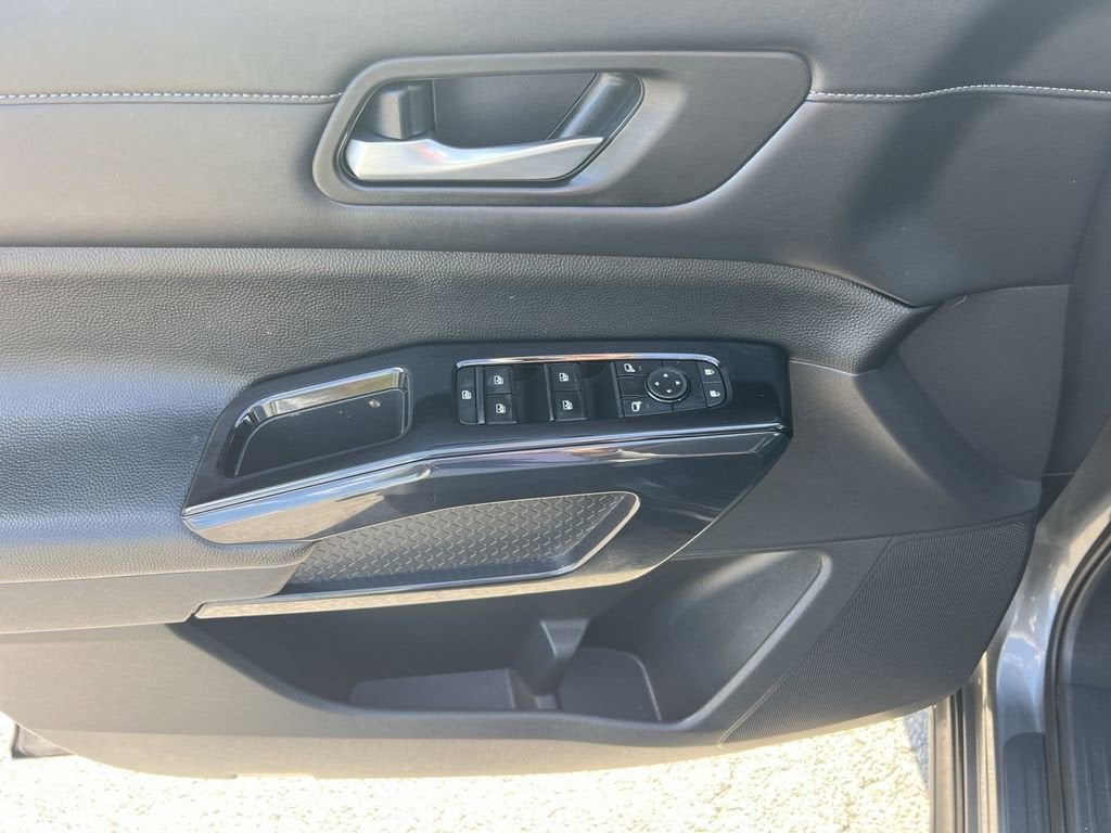 2022 Nissan Pathfinder S