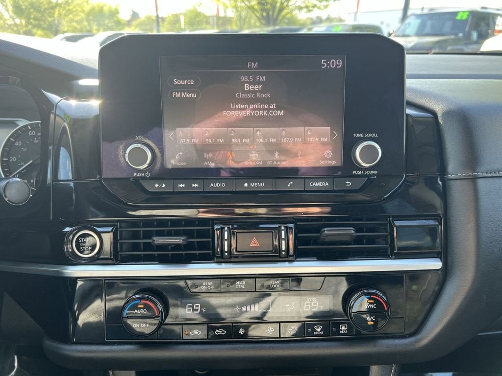 2022 Nissan Pathfinder S