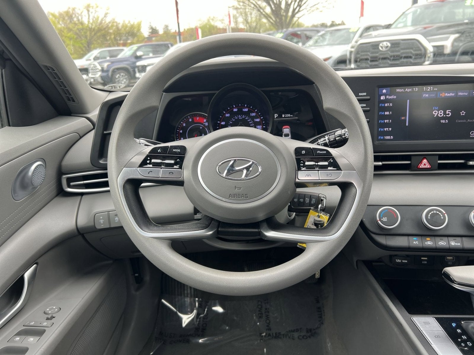 2023 Hyundai Elantra SE