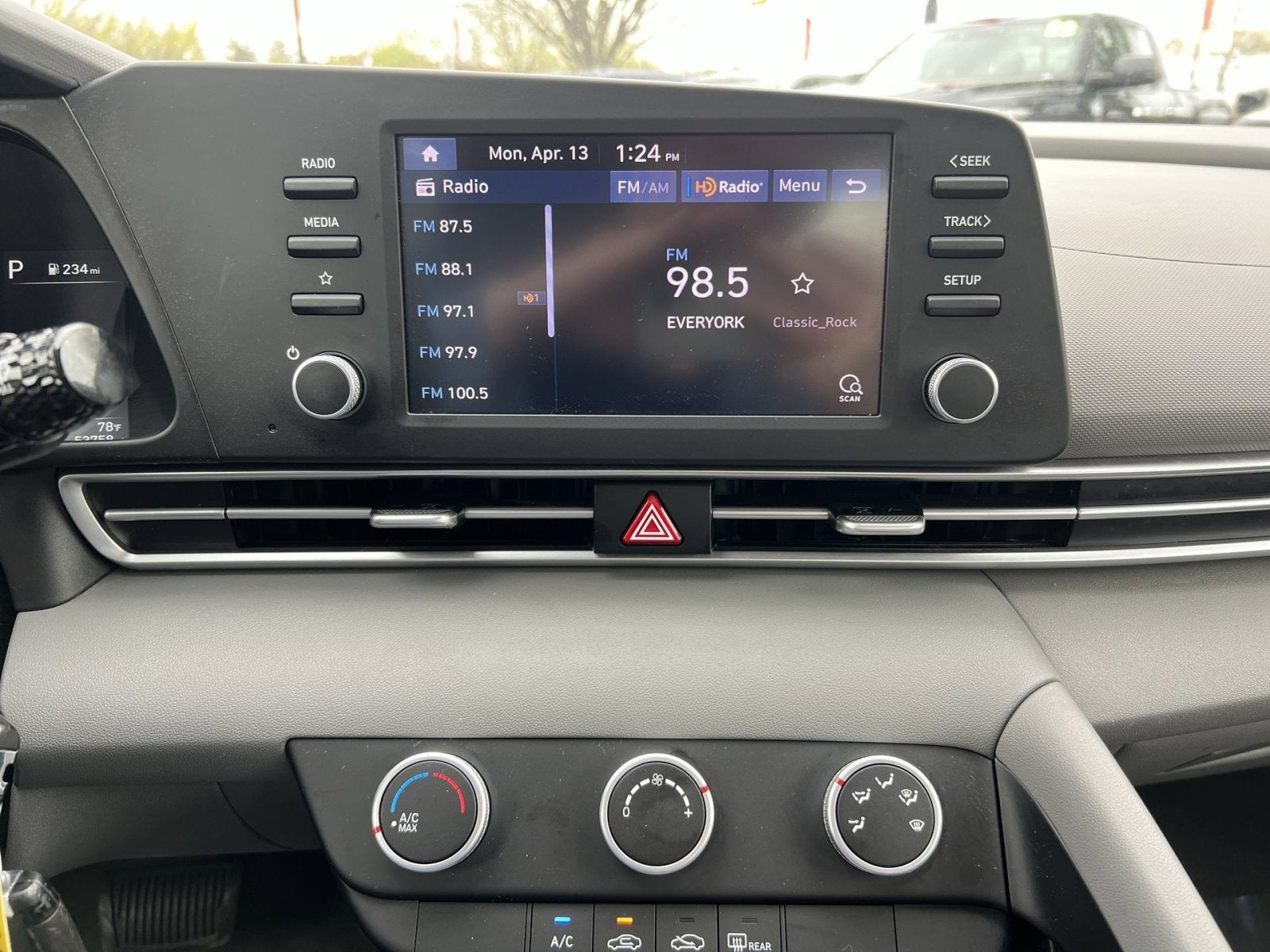 2023 Hyundai Elantra SE