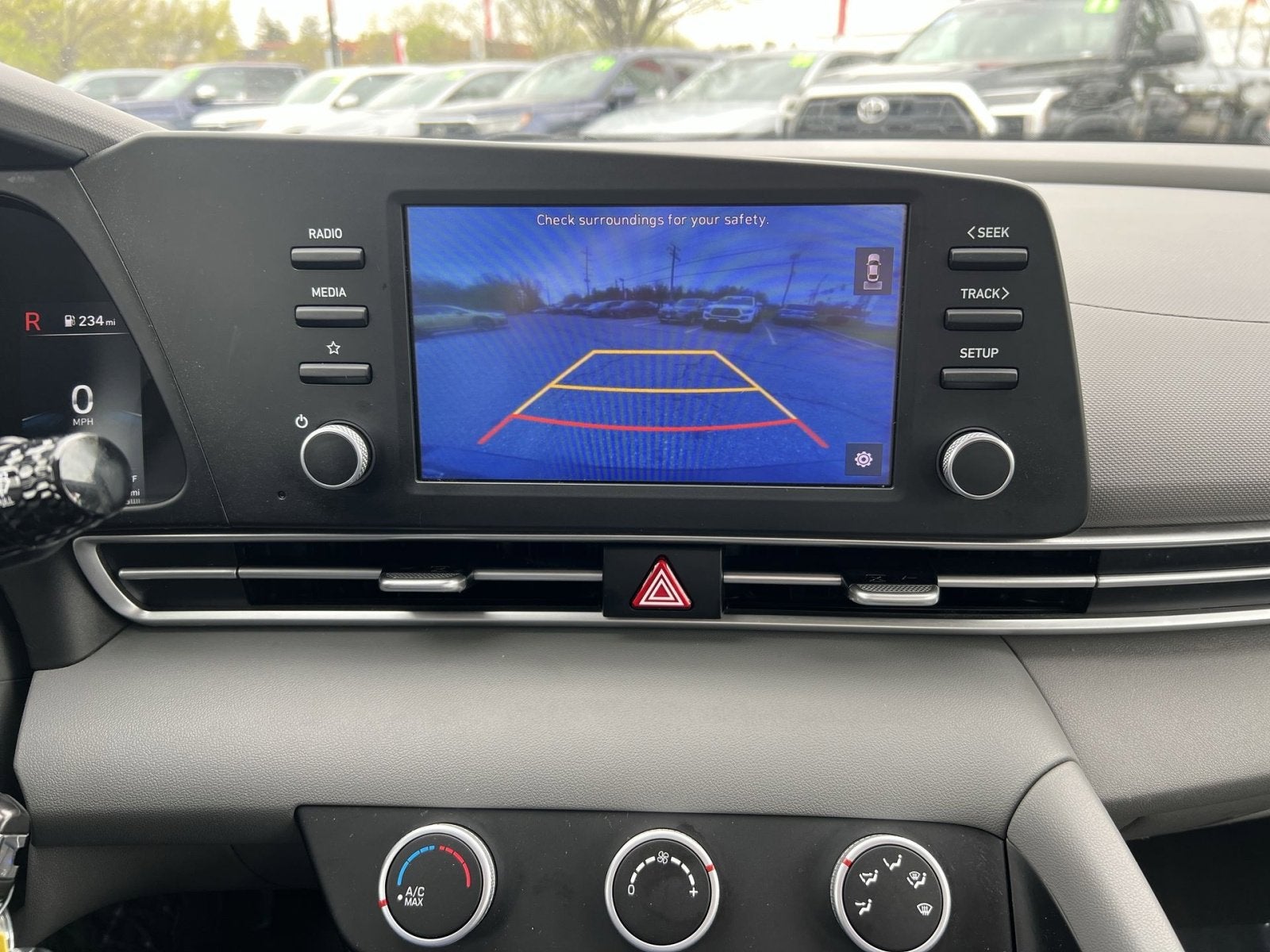 2023 Hyundai Elantra SE