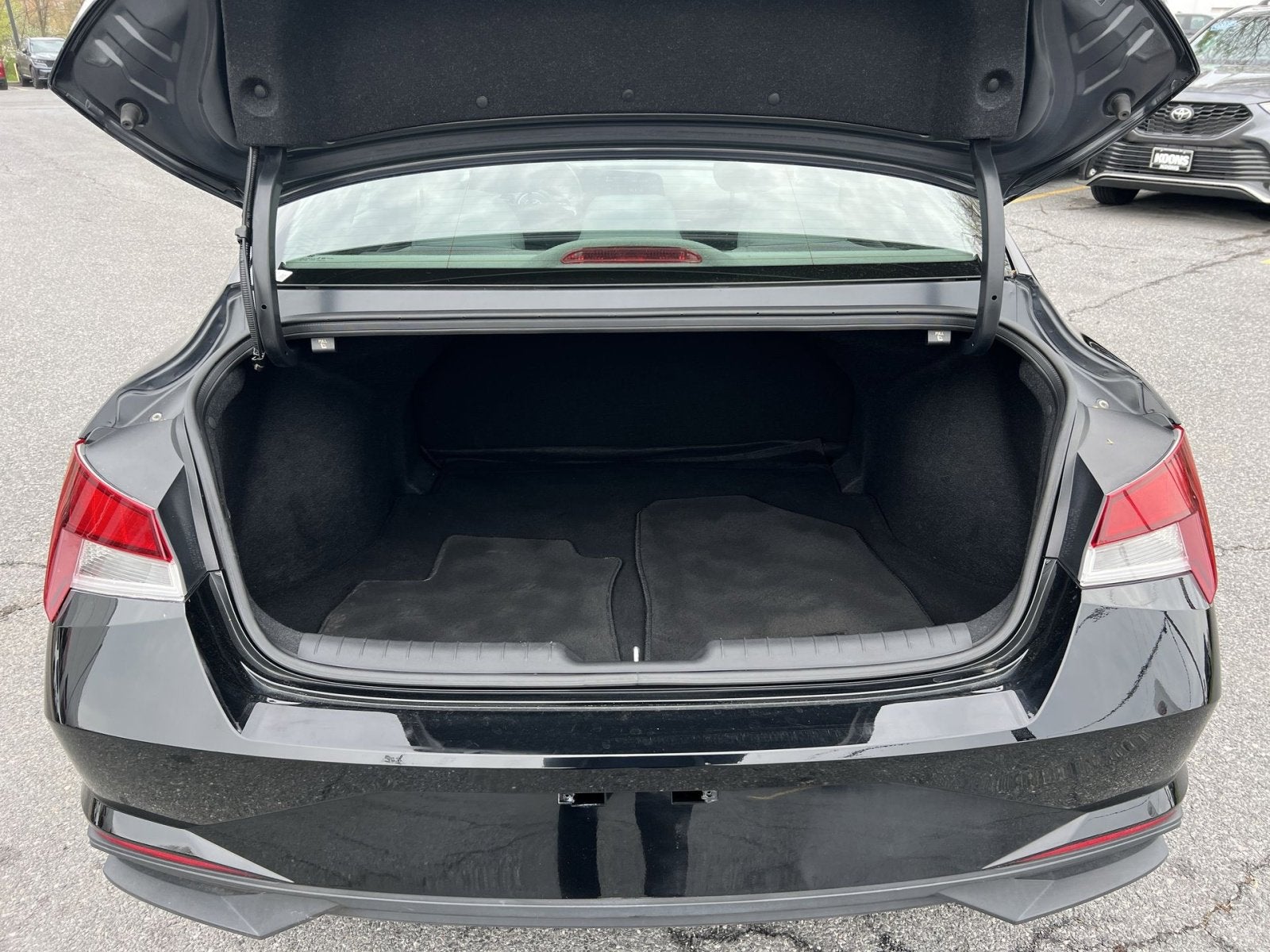 2023 Hyundai Elantra SE