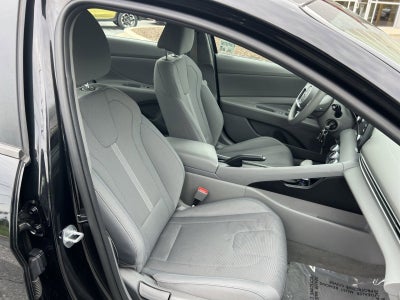 2023 Hyundai Elantra SE