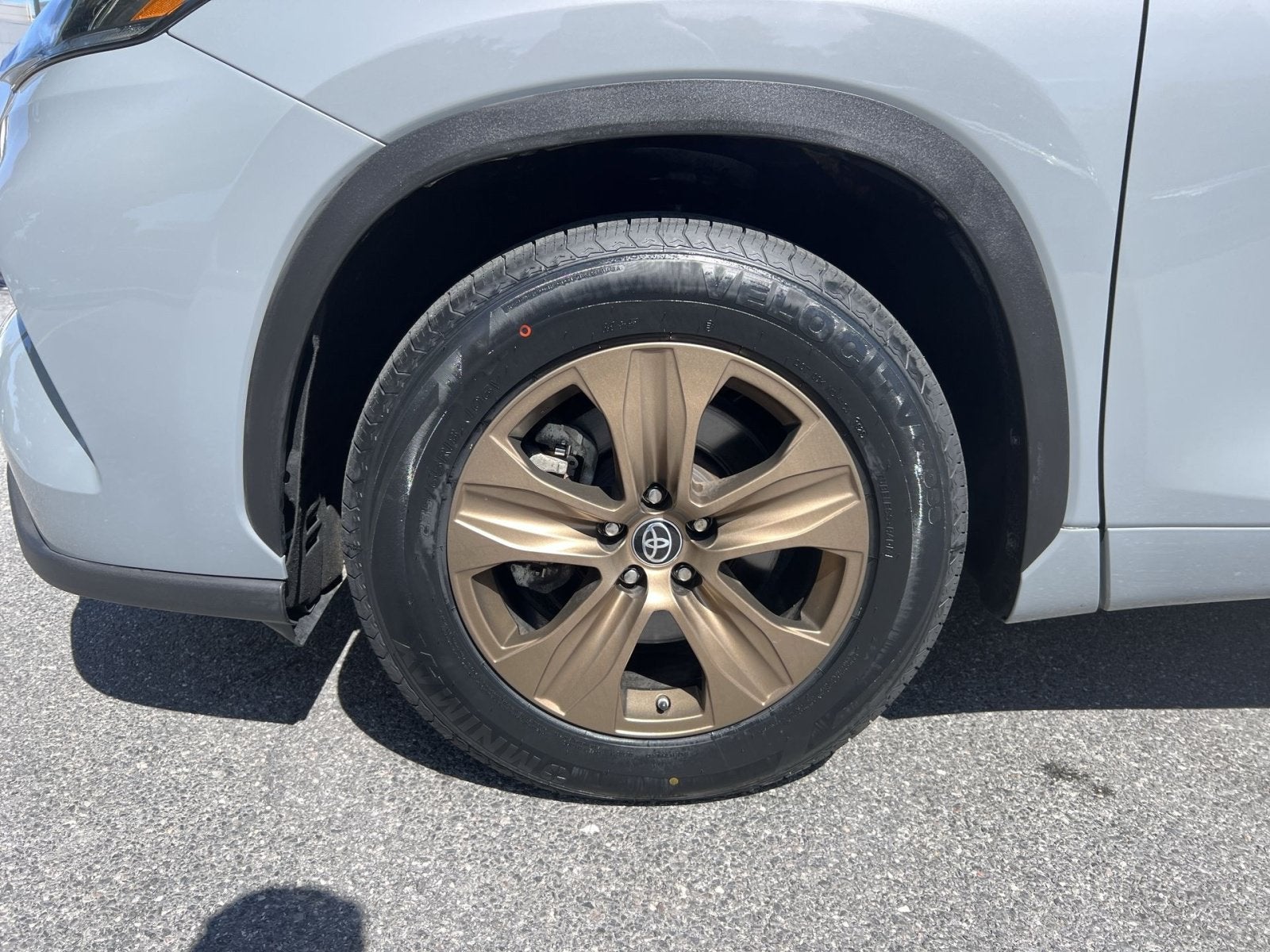 2023 Toyota Highlander Hybrid Bronze Edition