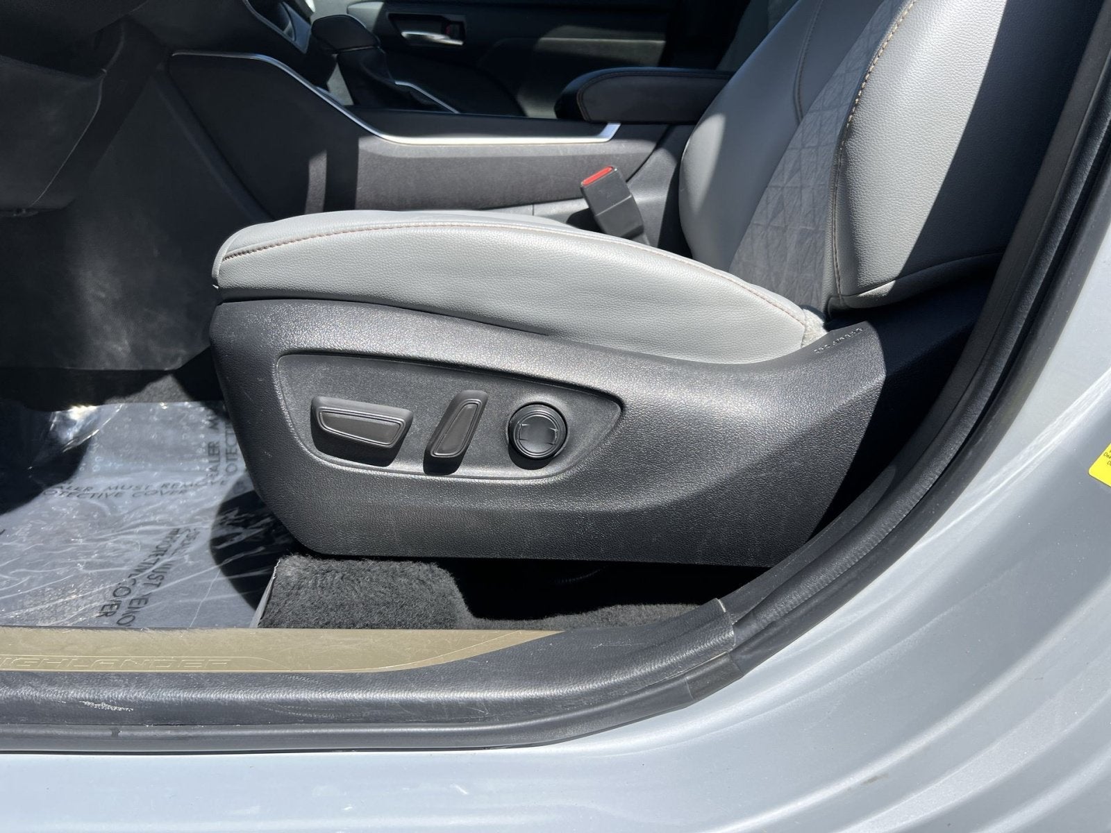 2023 Toyota Highlander Hybrid Bronze Edition