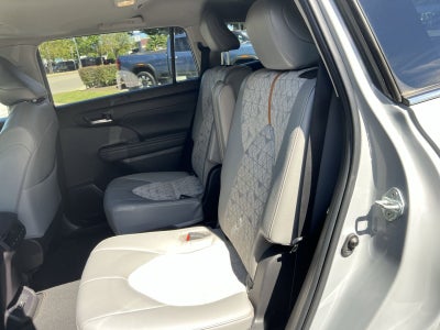 2023 Toyota Highlander Hybrid Bronze Edition