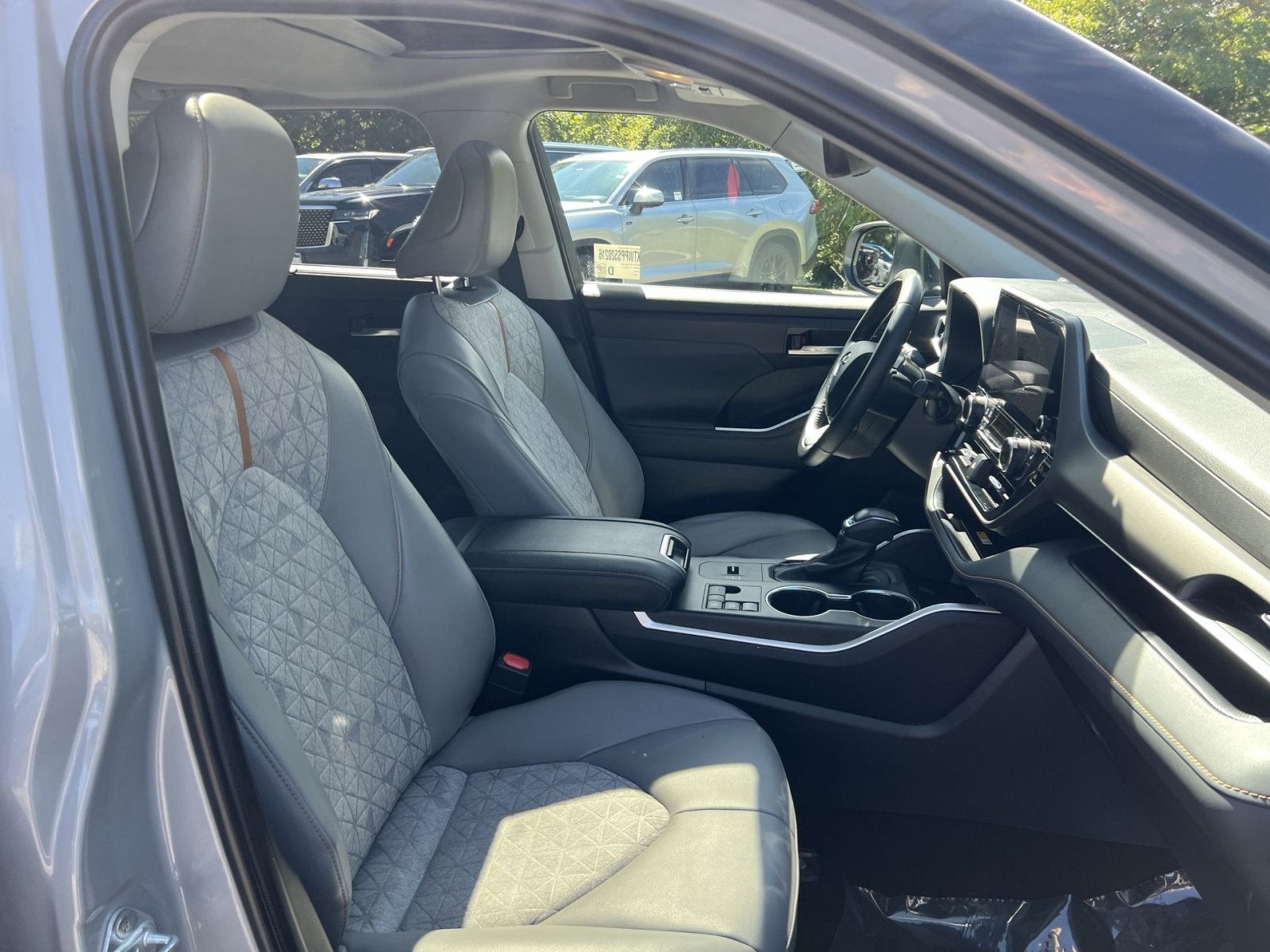 2023 Toyota Highlander Hybrid Bronze Edition