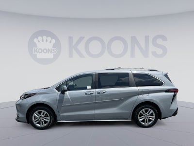 2022 Toyota Sienna Woodland Edition