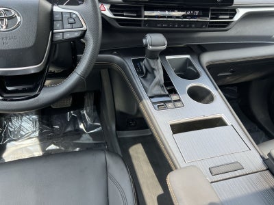 2022 Toyota Sienna Woodland Edition