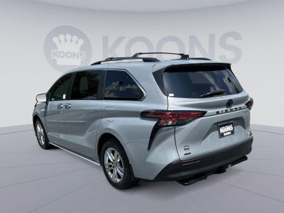 2022 Toyota Sienna Woodland Edition