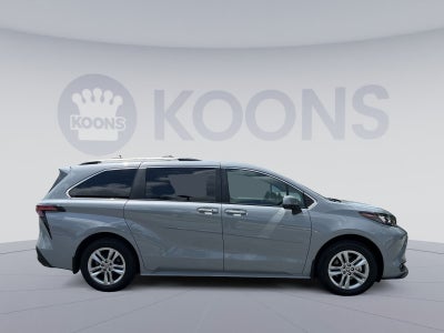 2022 Toyota Sienna Woodland Edition