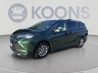 2022 Toyota Sienna LE