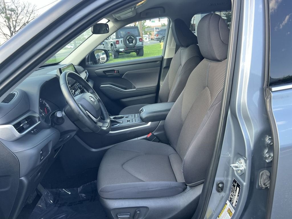 2022 Toyota Highlander LE