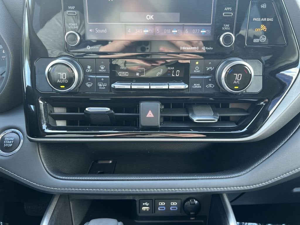 2022 Toyota Highlander LE