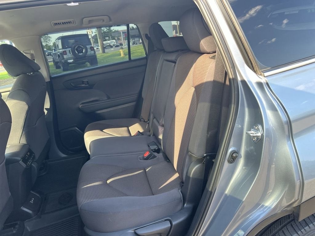 2022 Toyota Highlander LE