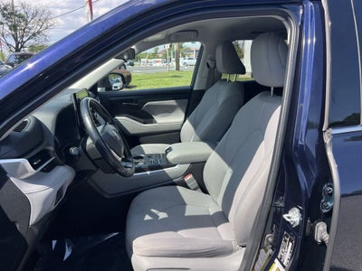 2022 Toyota Highlander LE