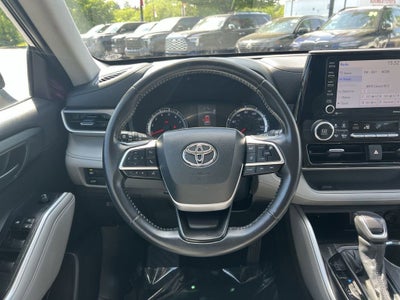 2022 Toyota Highlander LE
