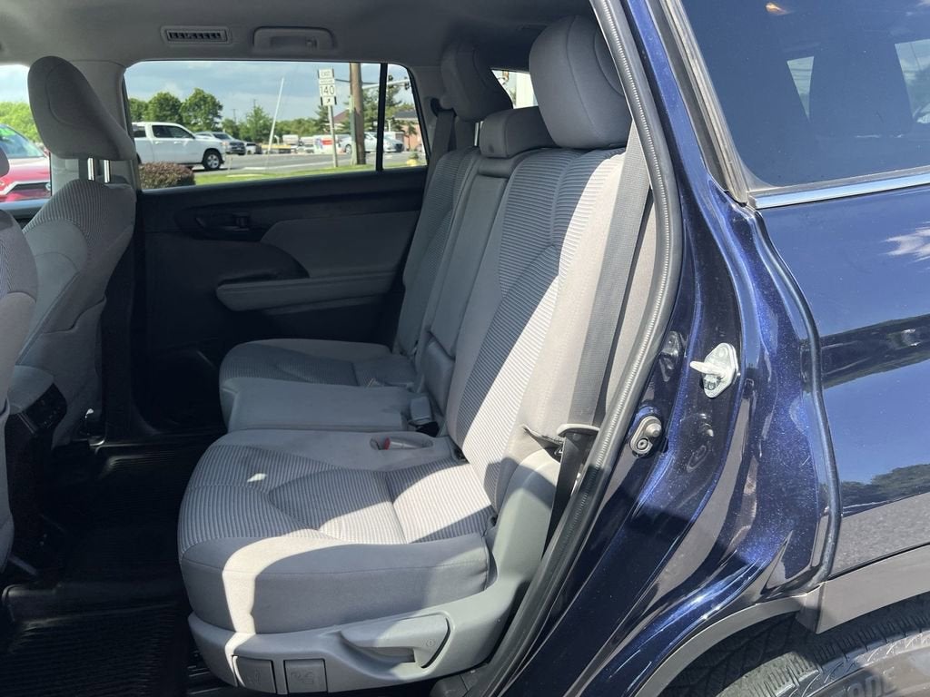 2022 Toyota Highlander LE
