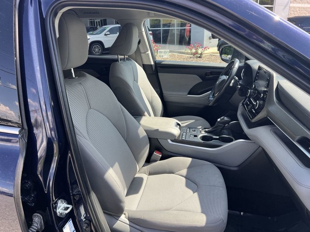 2022 Toyota Highlander LE