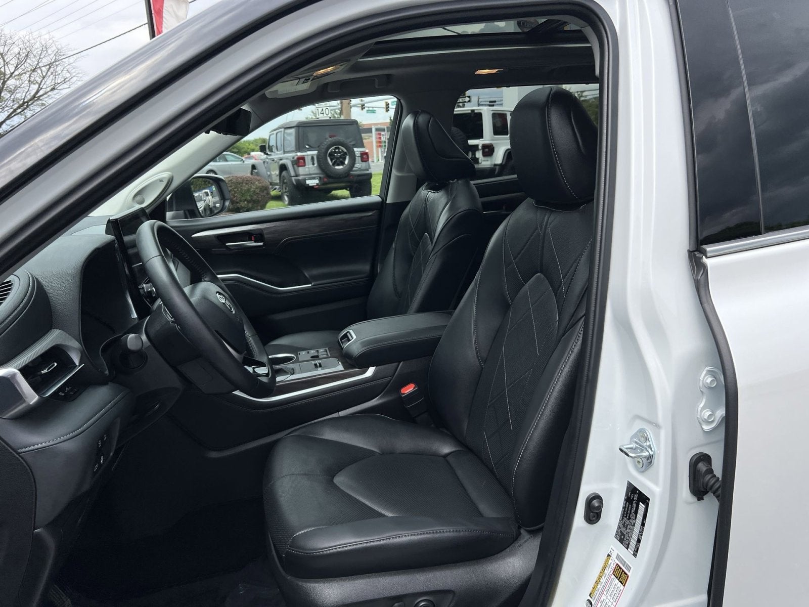 2025 Toyota Highlander Hybrid Platinum