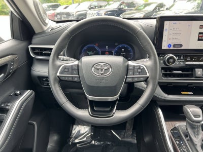2025 Toyota Highlander Hybrid Platinum